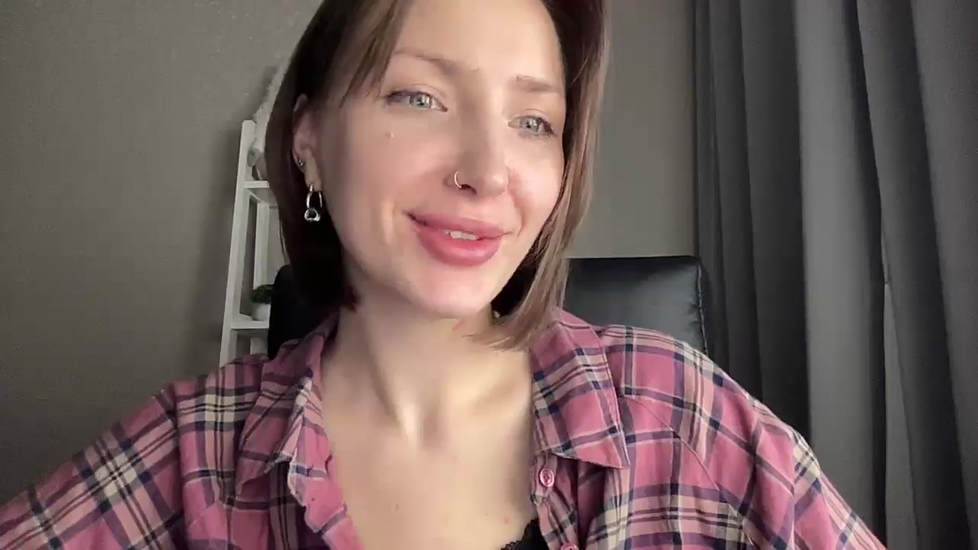 Gallery image thumbnail from Di_Pearl's myfreecams stream on, 12/08/2025, 22:05 image 16 of 20