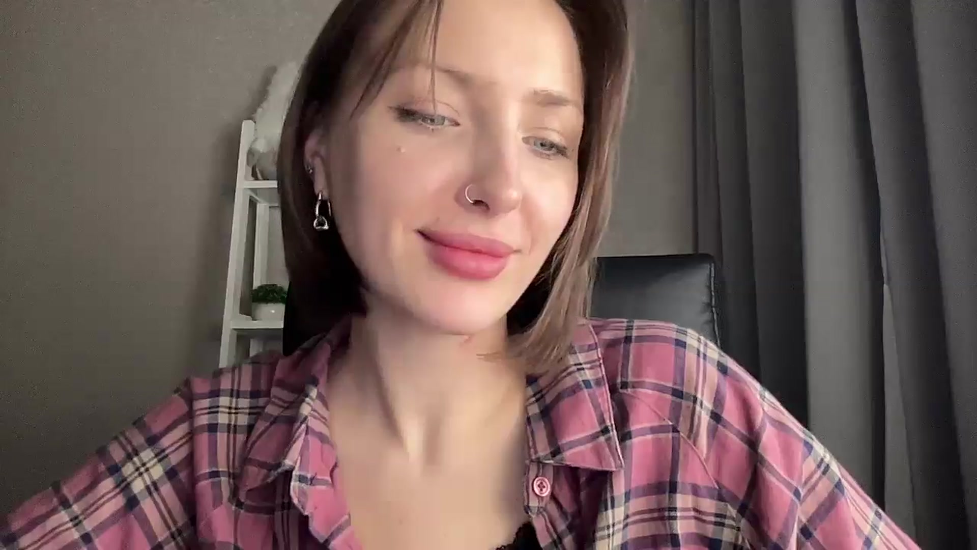 Gallery image thumbnail from Di_Pearl's myfreecams stream on, 12/08/2025, 22:05 image 18 of 20