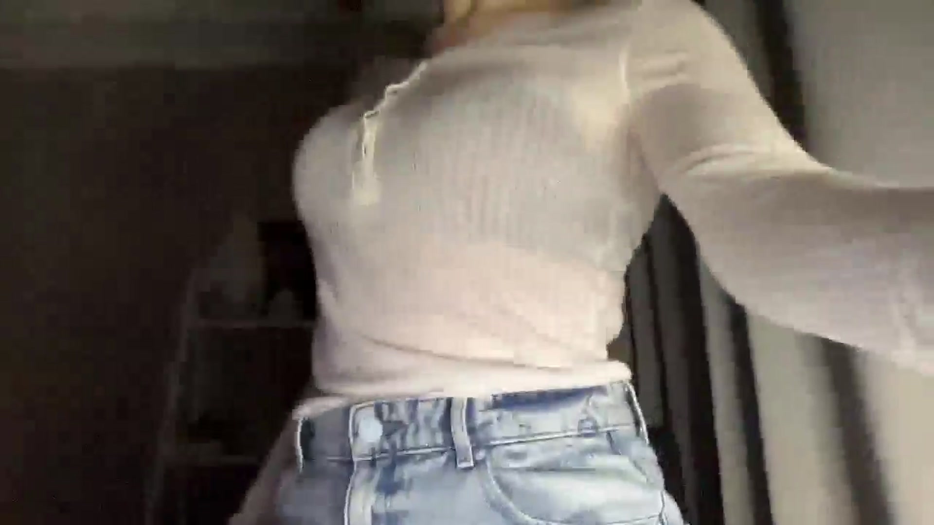 Gallery image thumbnail from Di_Pearl's myfreecams stream on, 12/12/2025, 23:41 image 18 of 20