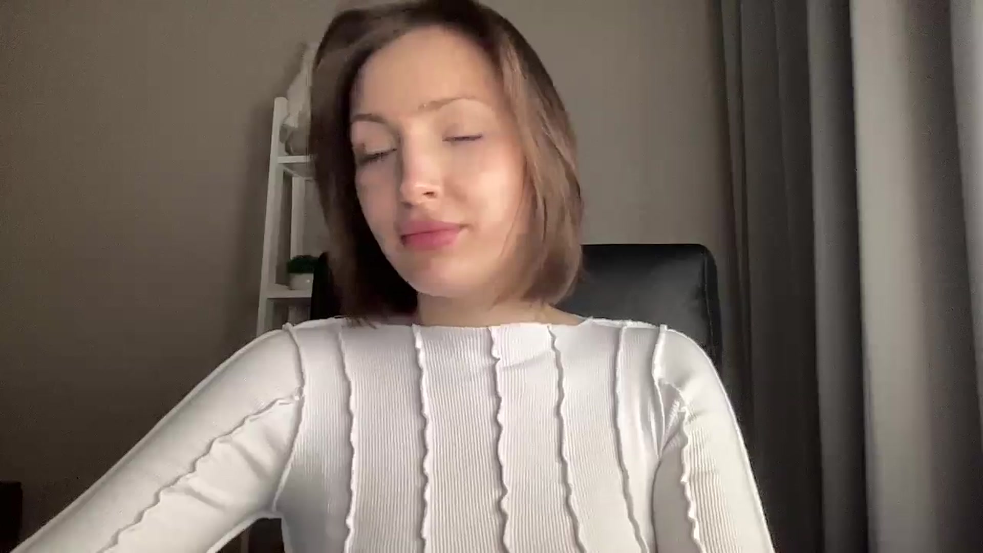 Gallery image thumbnail from Di_Pearl's myfreecams stream on, 12/15/2025, 21:34 image 18 of 20