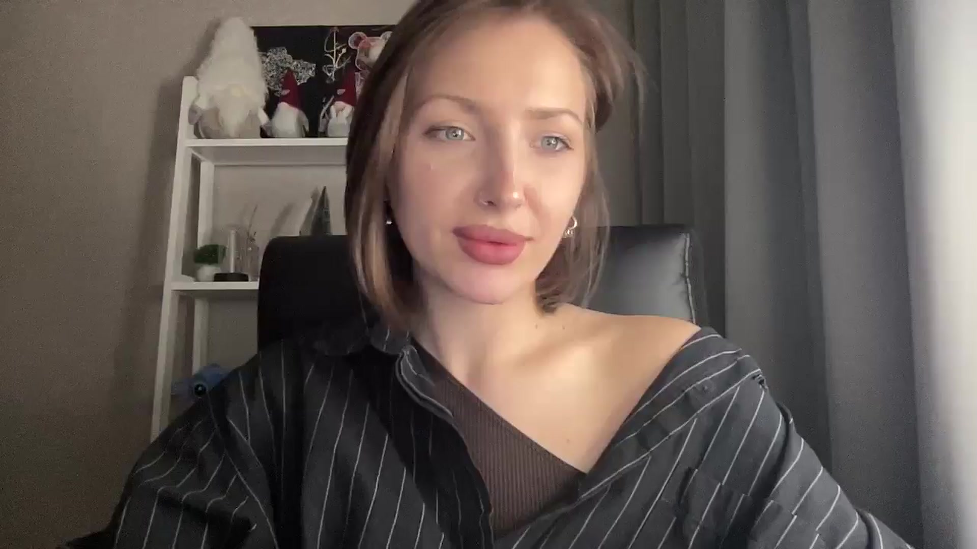Gallery image thumbnail from Di_Pearl's myfreecams stream on, 12/19/2025, 23:32 image 5 of 20