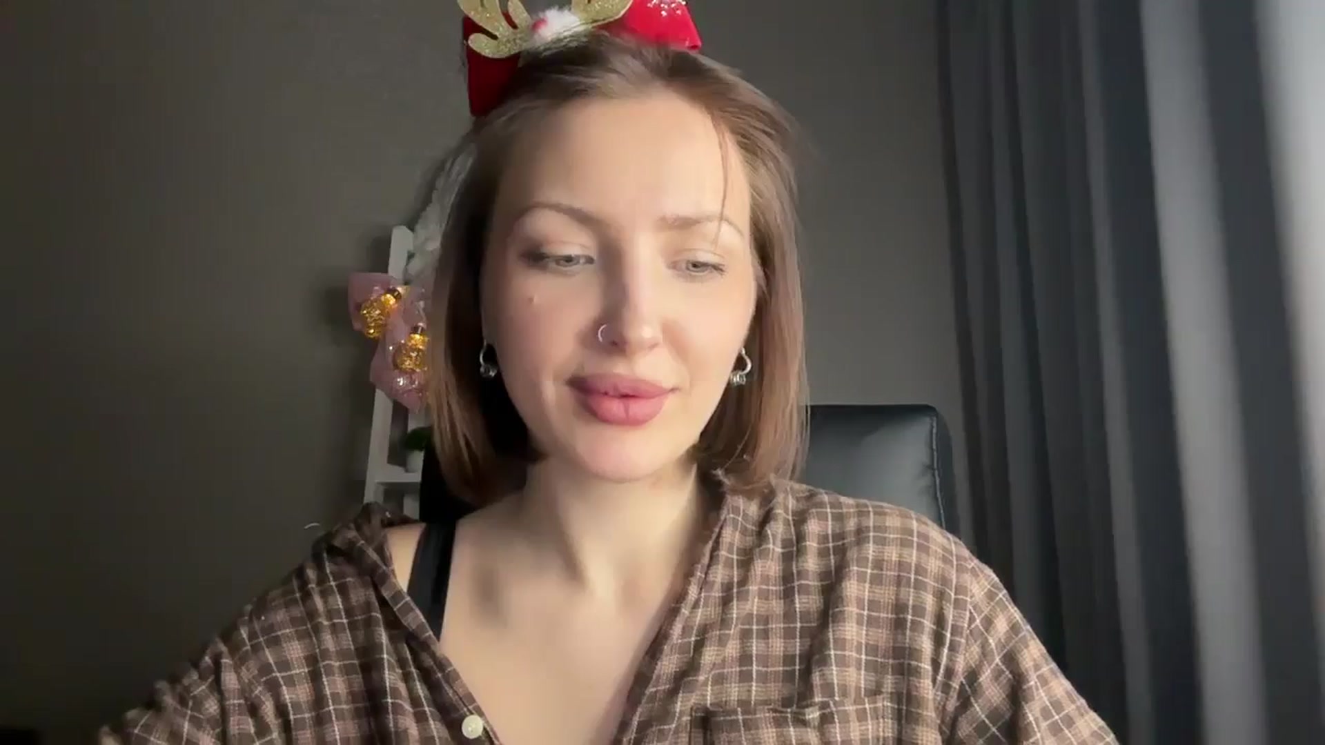 Gallery image thumbnail from Di_Pearl's myfreecams stream on, 12/25/2025, 21:39 image 8 of 20
