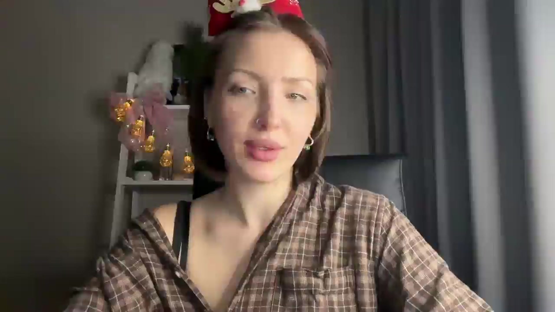 Gallery image thumbnail from Di_Pearl's myfreecams stream on, 12/25/2025, 21:39 image 3 of 20