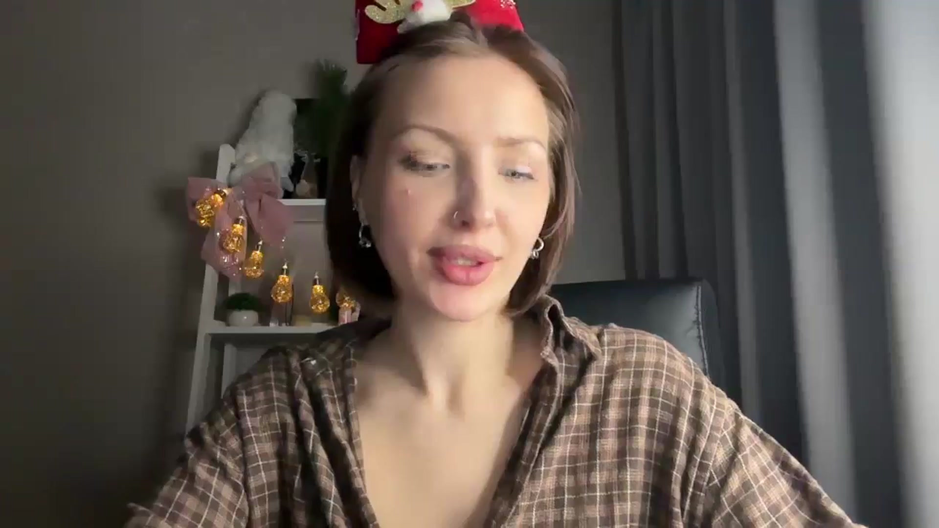 Gallery image thumbnail from Di_Pearl's myfreecams stream on, 12/25/2025, 21:39 image 2 of 20