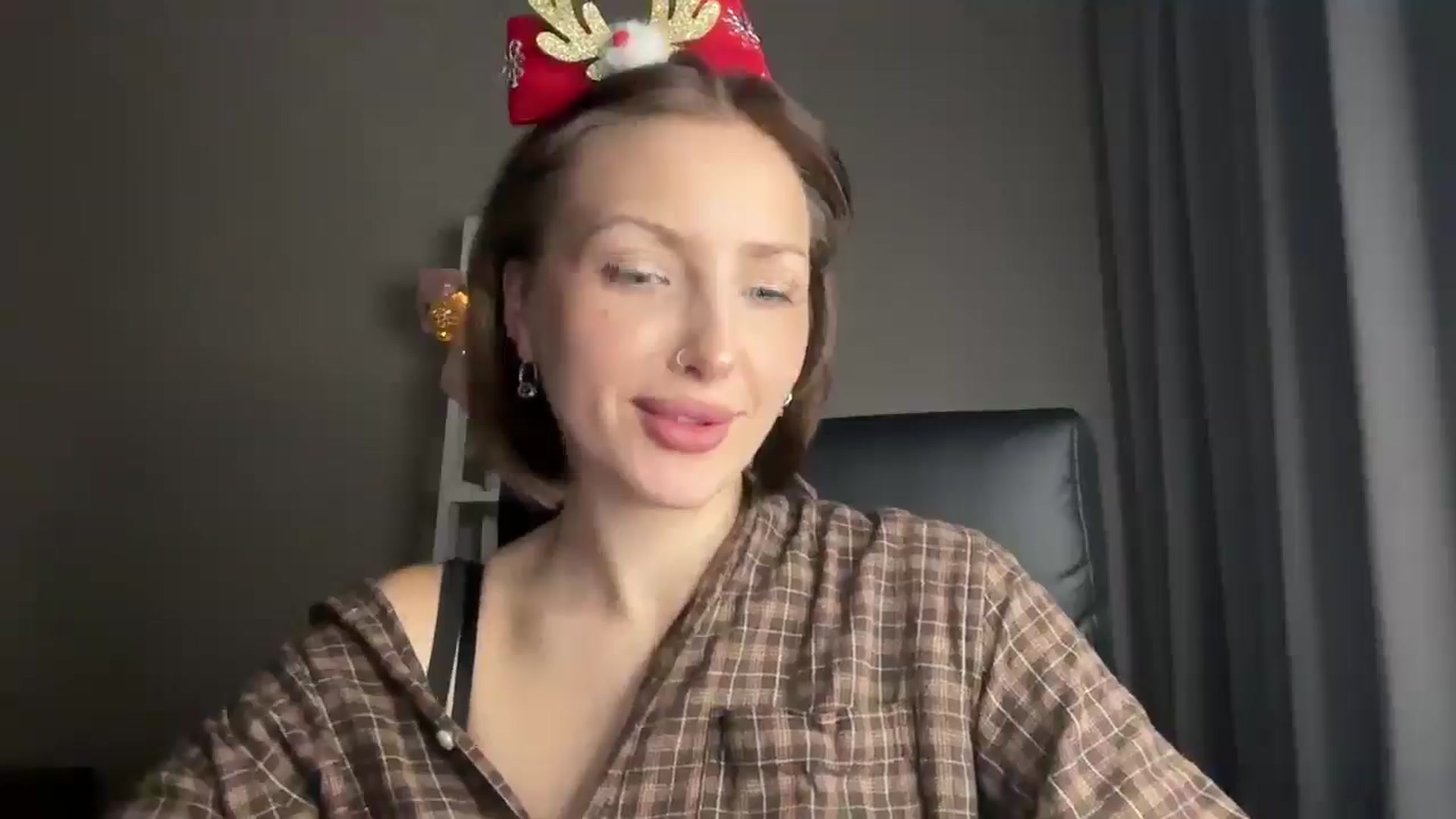 Gallery image thumbnail from Di_Pearl's myfreecams stream on, 12/25/2025, 21:39 image 5 of 20
