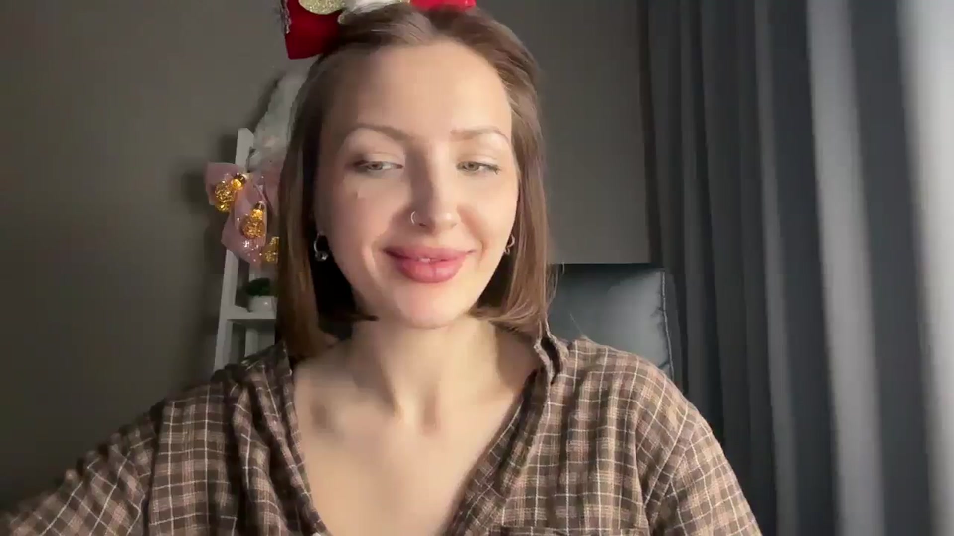 Gallery image thumbnail from Di_Pearl's myfreecams stream on, 12/25/2025, 21:39 image 14 of 20