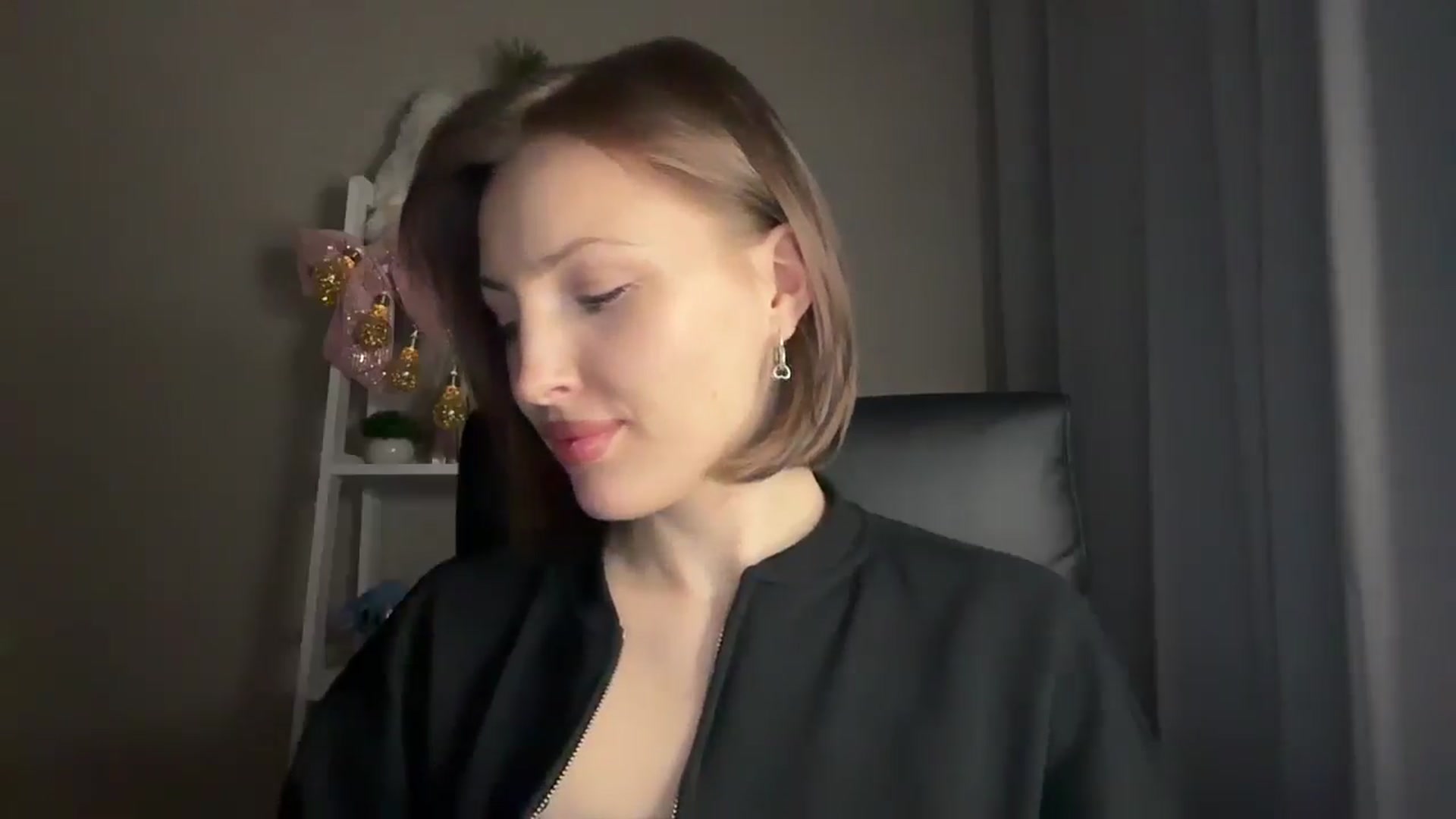 Gallery image thumbnail from Di_Pearl's myfreecams stream on, 12/27/2025, 18:10 image 14 of 20