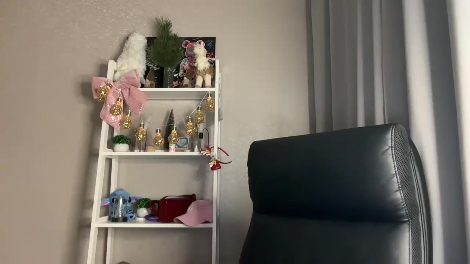Gallery image thumbnail from Di_Pearl's myfreecams stream on, 12/28/2025, 18:37 image 9 of 20