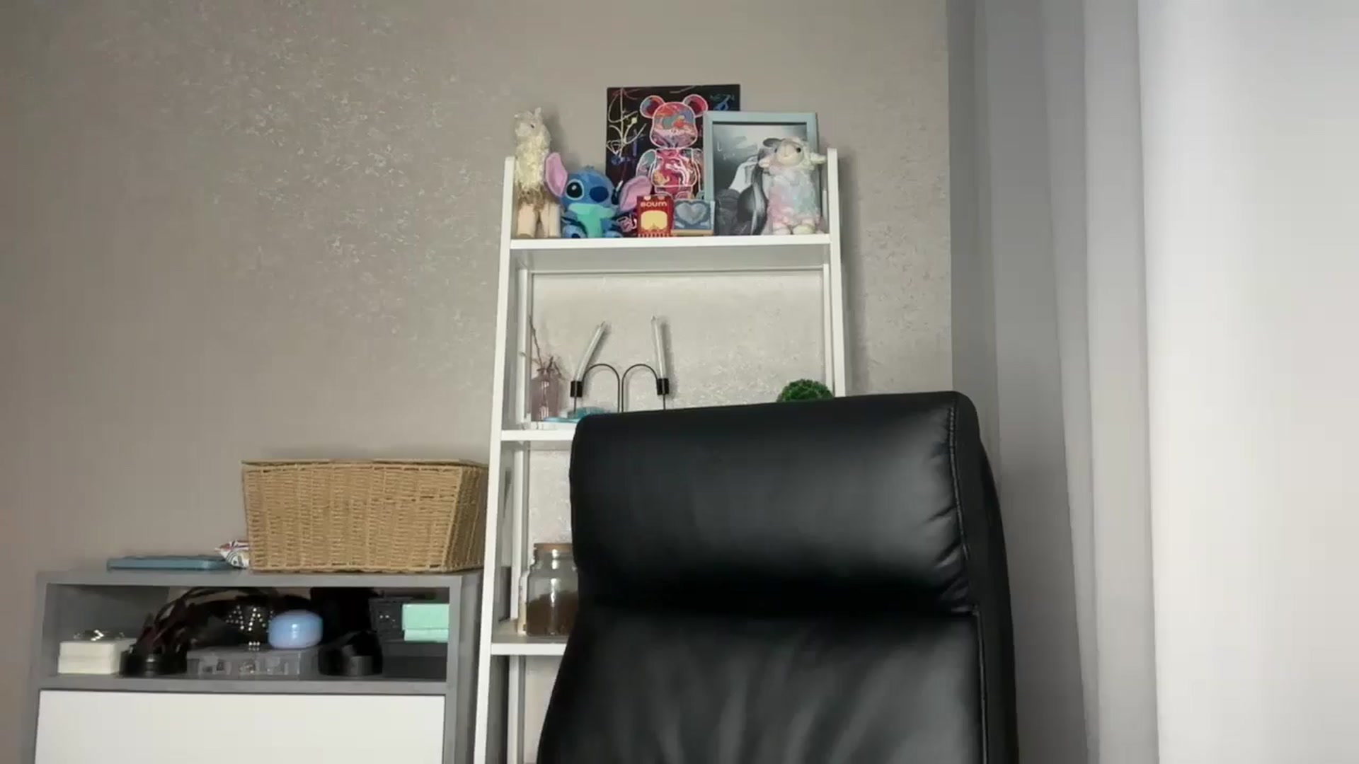 Gallery image thumbnail from Di_Pearl's myfreecams stream on, 03/27/2026, 17:44 image 3 of 20
