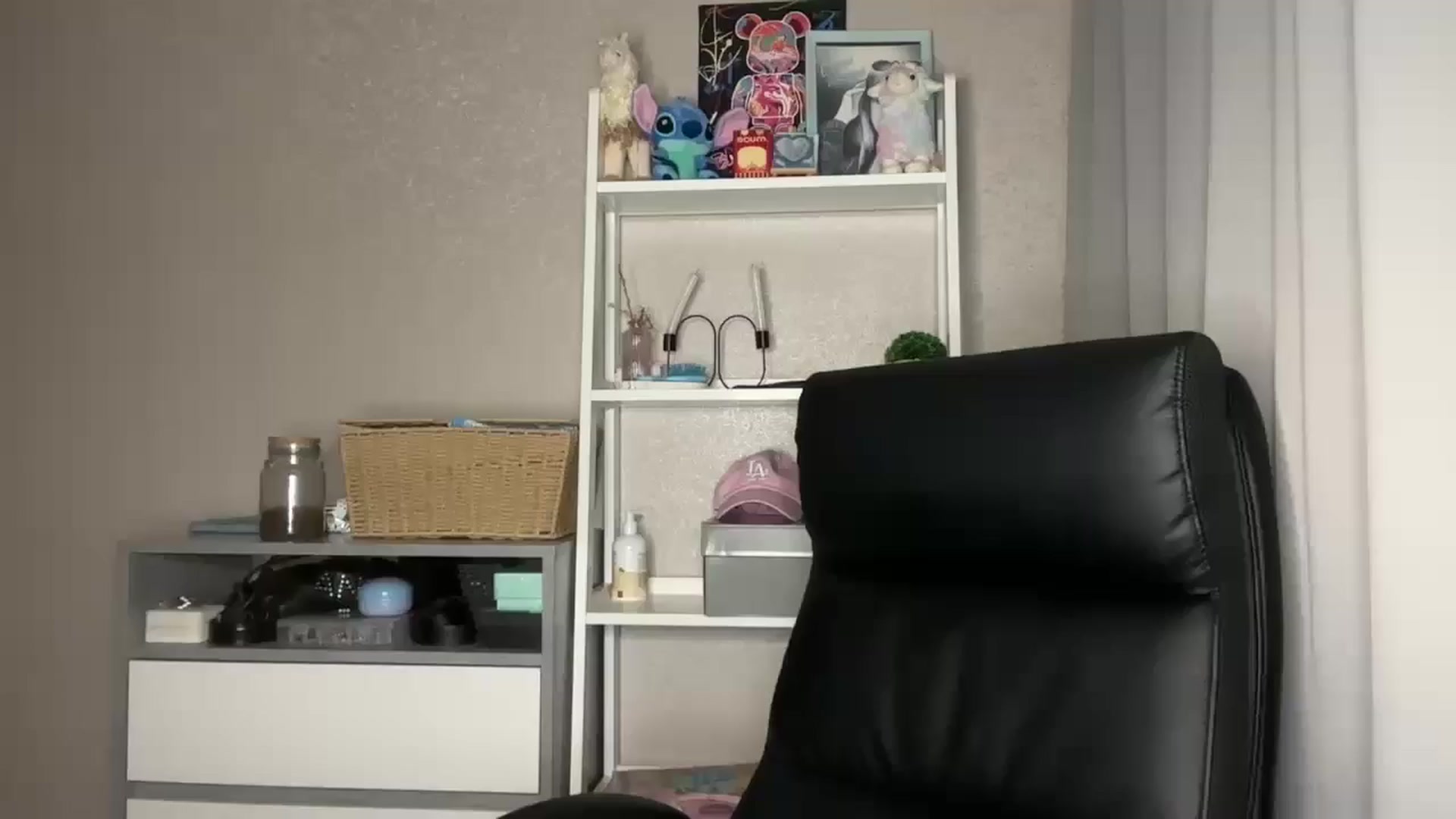 Gallery image thumbnail from Di_Pearl's myfreecams stream on, 03/28/2026, 23:23 image 6 of 20