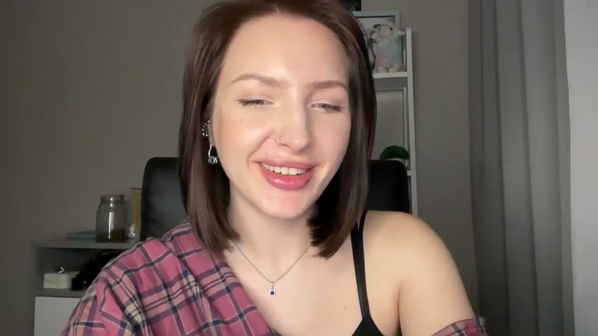 Gallery image thumbnail from Di_Pearl's myfreecams stream on, 03/29/2026, 22:37 image 16 of 20