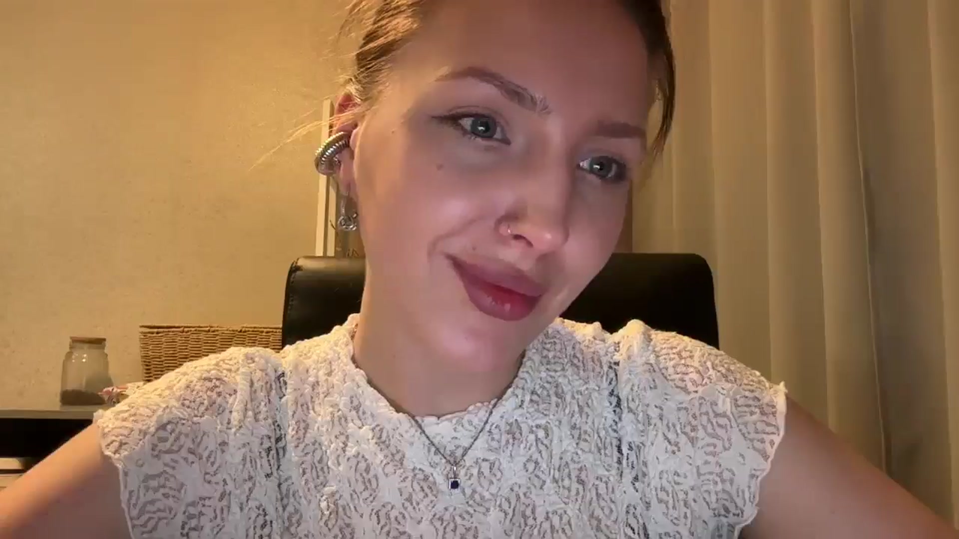 Gallery image thumbnail from Di_Pearl's myfreecams stream on, 04/15/2026, 21:49 image 3 of 20