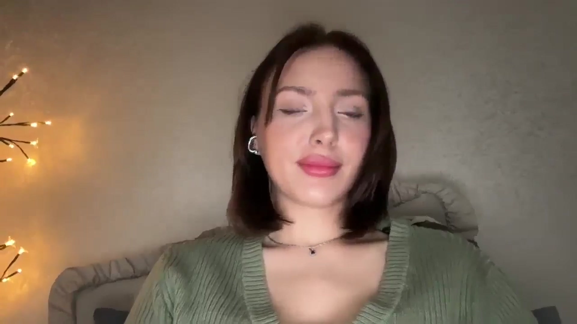 Gallery image thumbnail from Di_Pearl's myfreecams stream on, 04/18/2026, 15:29 image 17 of 20