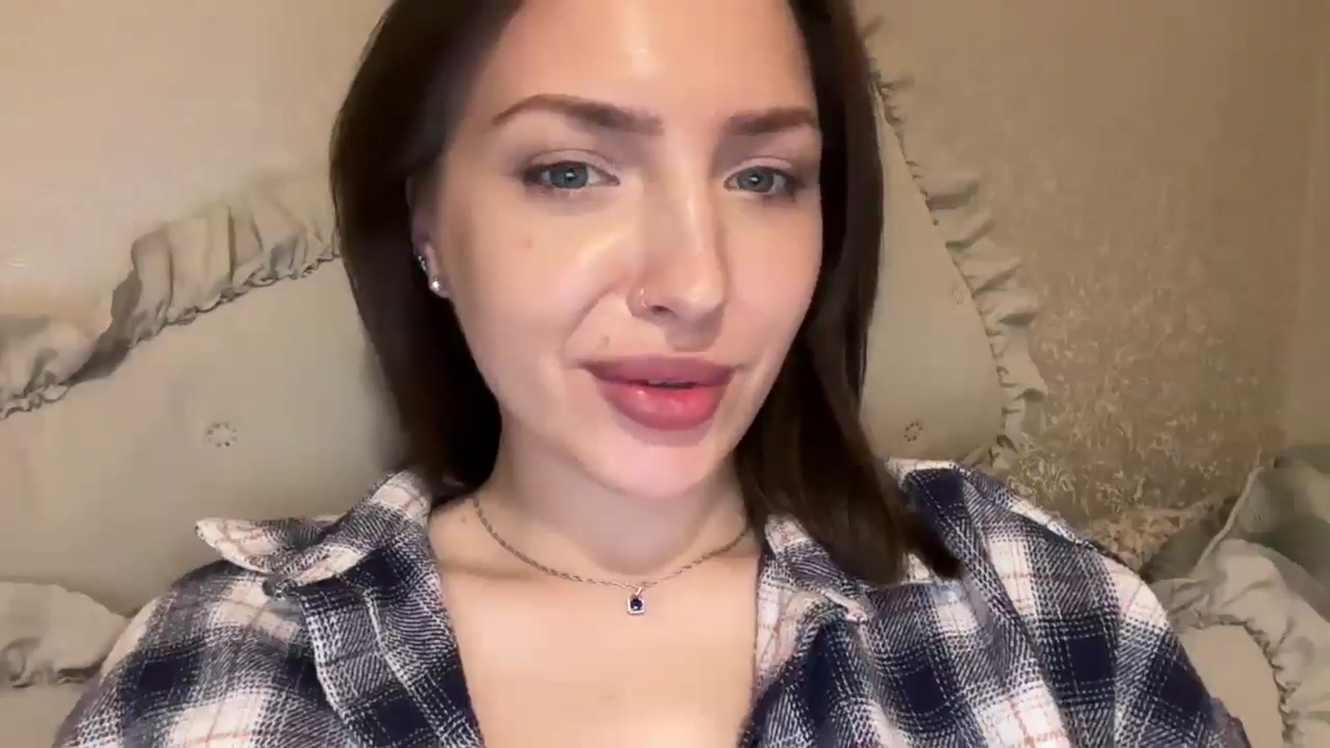 Gallery image thumbnail from Di_Pearl's myfreecams stream on, 05/10/2026, 22:13 image 8 of 20