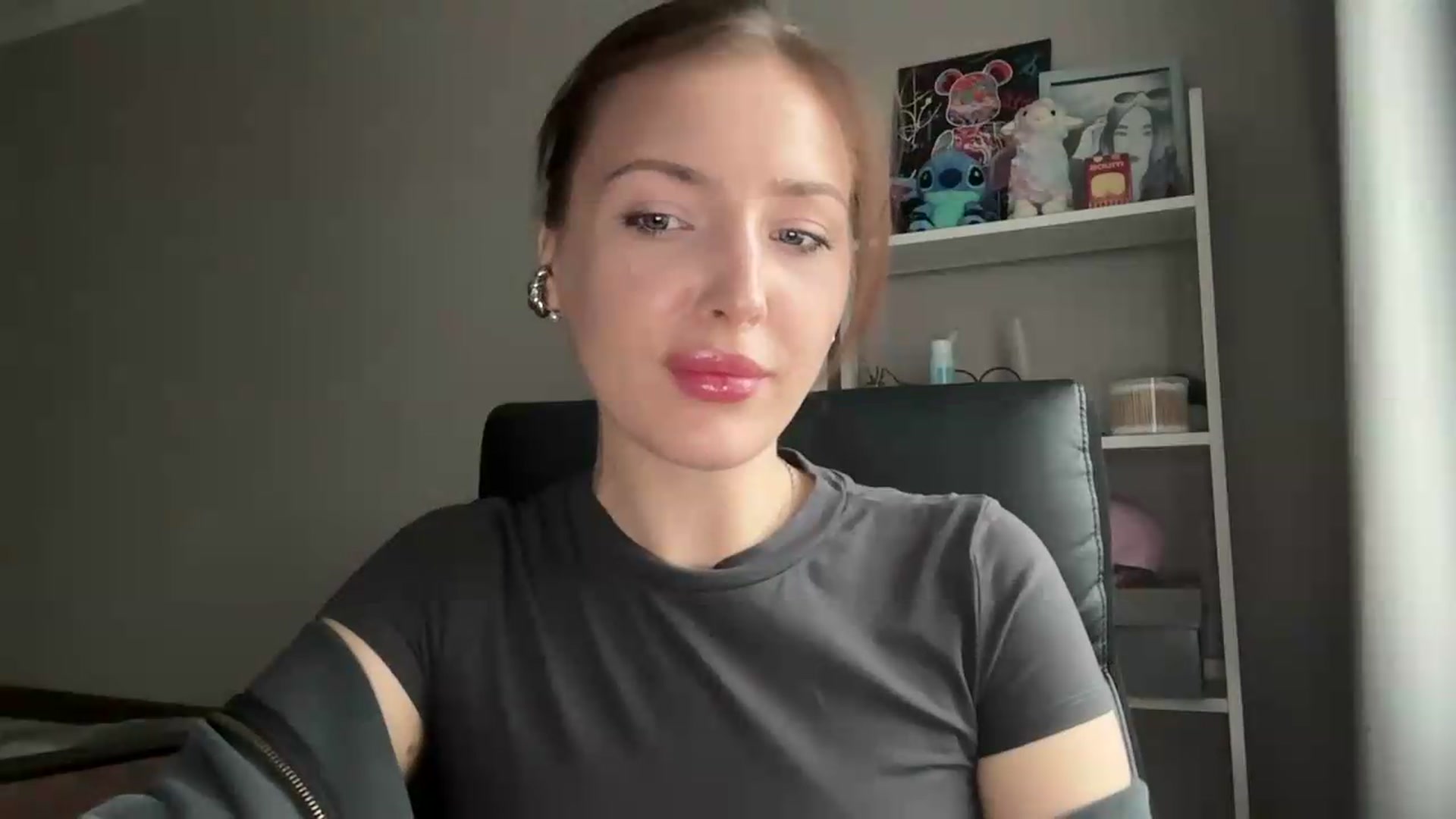 Gallery image thumbnail from Di_Pearl's myfreecams stream on, 05/14/2026, 16:32 image 17 of 20