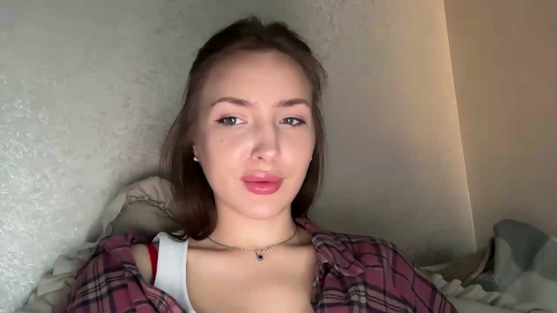 Gallery image thumbnail from Di_Pearl's myfreecams stream on, 05/15/2026, 16:05 image 18 of 20