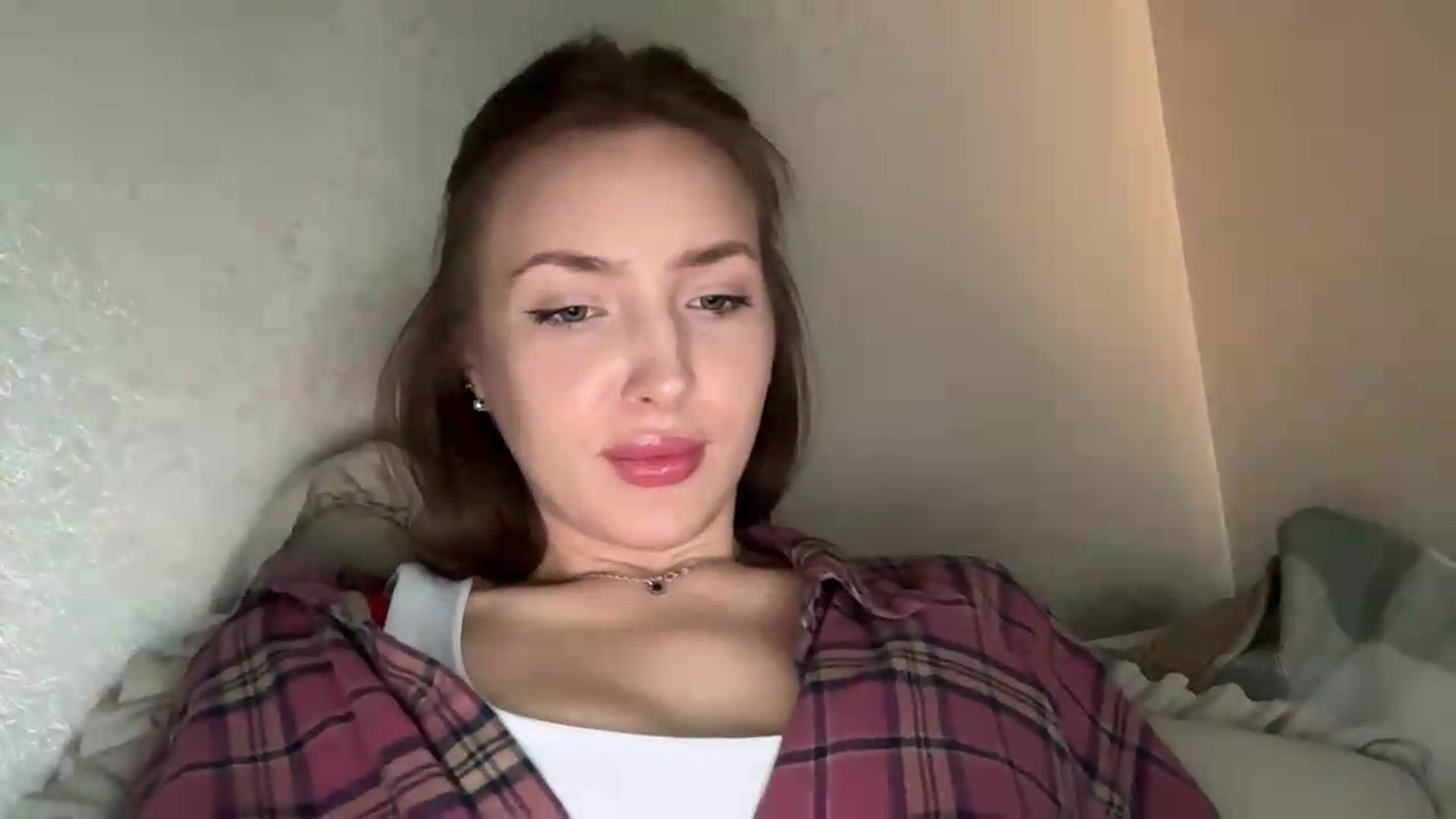 Gallery image thumbnail from Di_Pearl's myfreecams stream on, 05/15/2026, 16:05 image 14 of 20