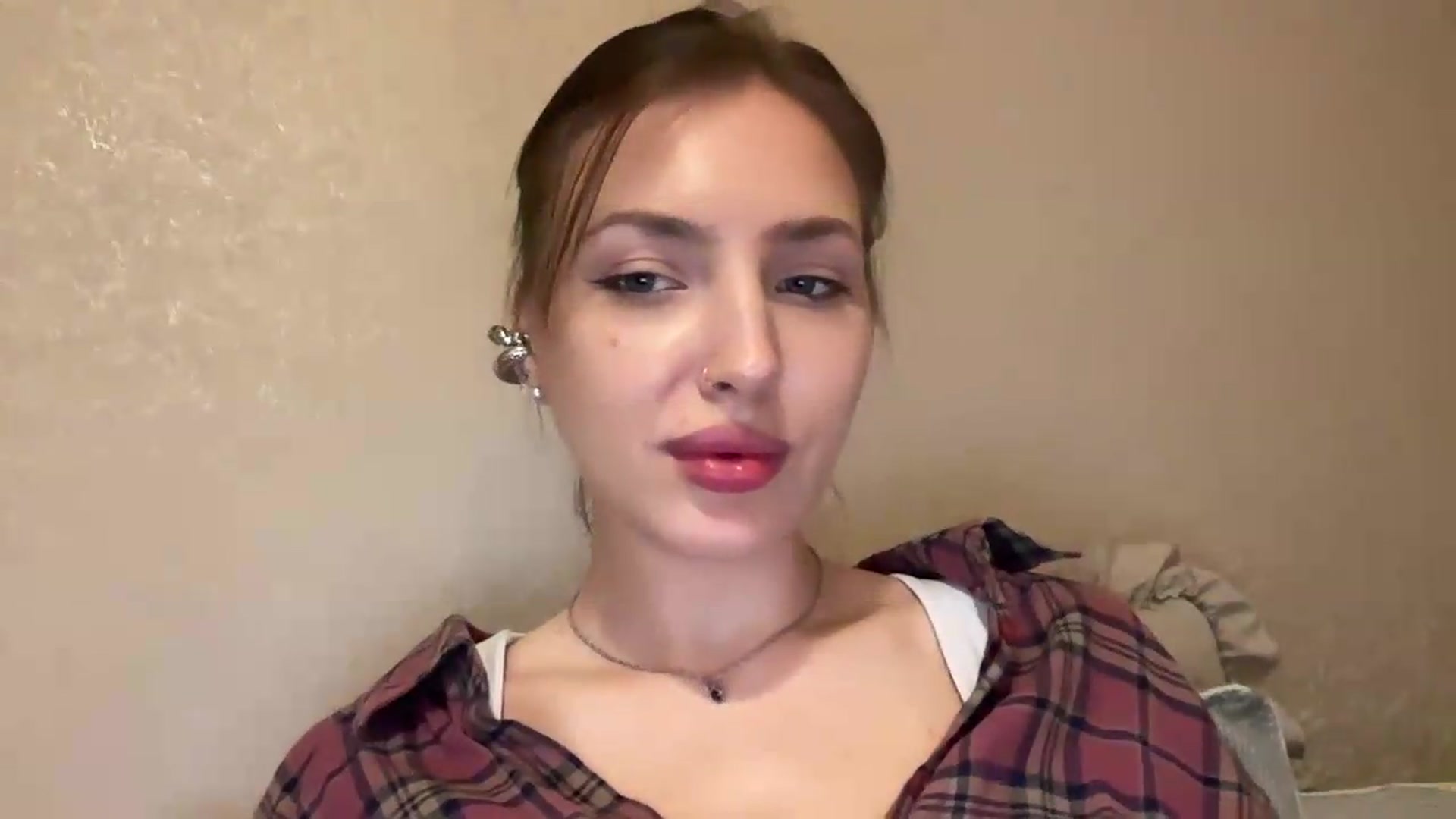 Gallery image thumbnail from Di_Pearl's myfreecams stream on, 05/15/2026, 22:18 image 13 of 20