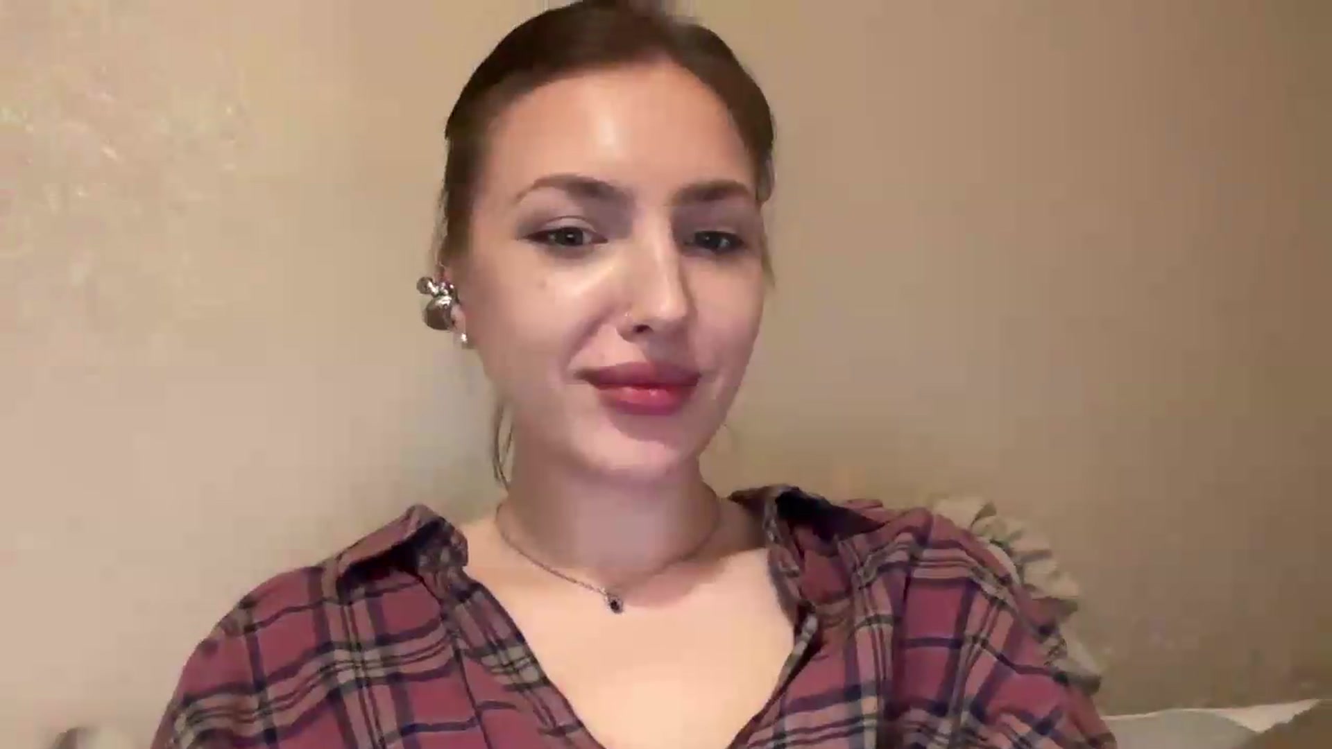 Gallery image thumbnail from Di_Pearl's myfreecams stream on, 05/15/2026, 22:18 image 11 of 20