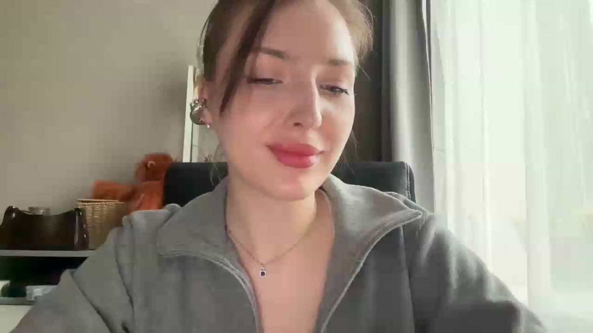 Gallery image thumbnail from Di_Pearl's myfreecams stream on, 05/18/2026, 16:13 image 16 of 20