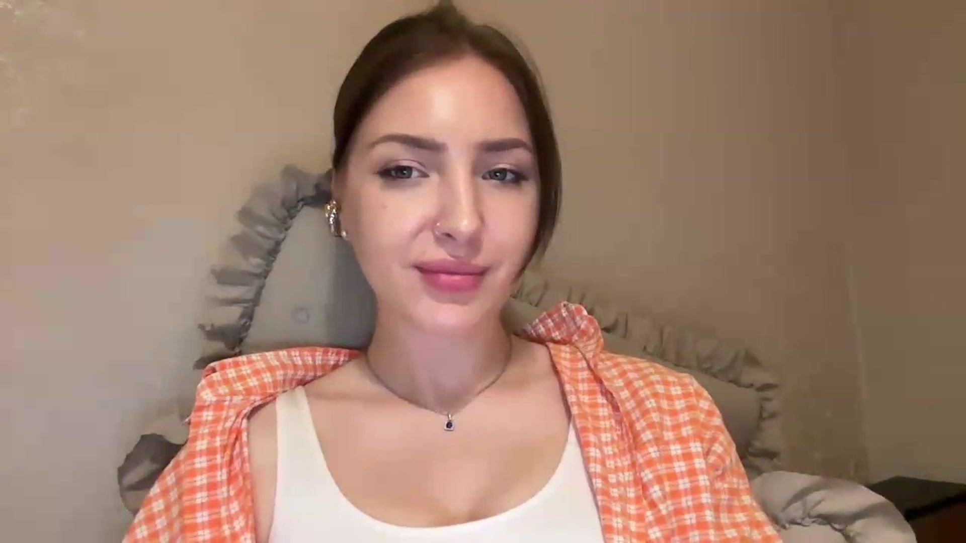 Gallery image thumbnail from Di_Pearl's myfreecams stream on, 05/19/2026, 22:14 image 8 of 20