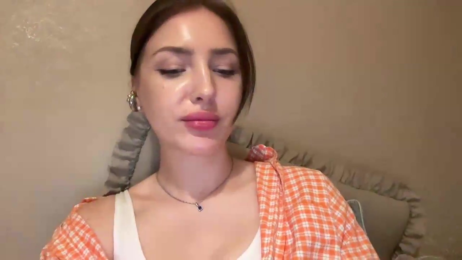 Gallery image thumbnail from Di_Pearl's myfreecams stream on, 05/19/2026, 22:14 image 6 of 20