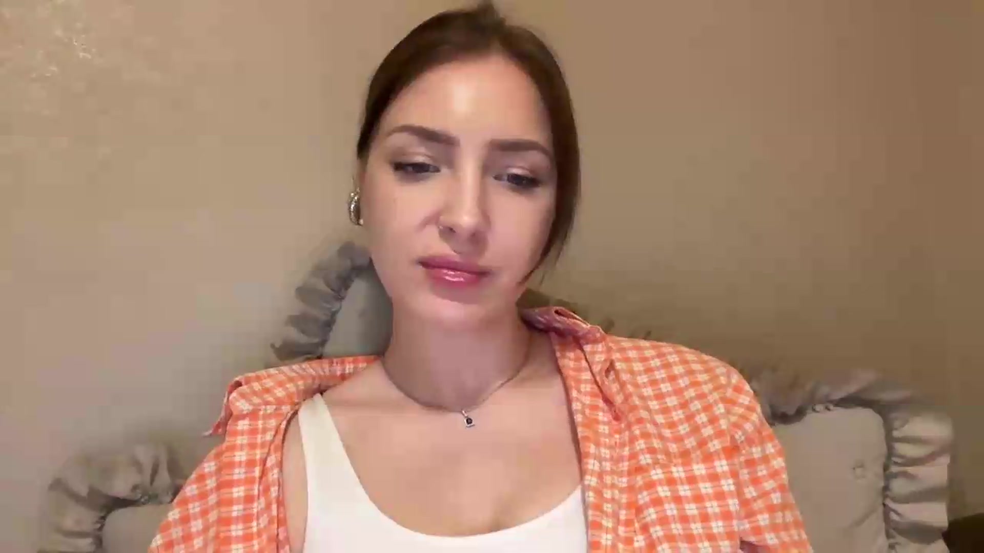 Gallery image thumbnail from Di_Pearl's myfreecams stream on, 05/19/2026, 22:14 image 12 of 20