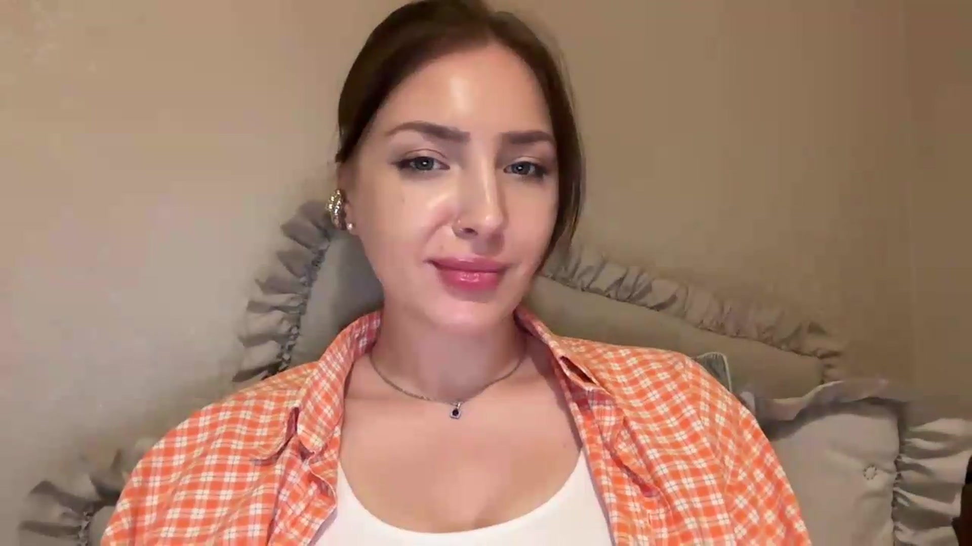 Gallery image thumbnail from Di_Pearl's myfreecams stream on, 05/19/2026, 22:14 image 18 of 20