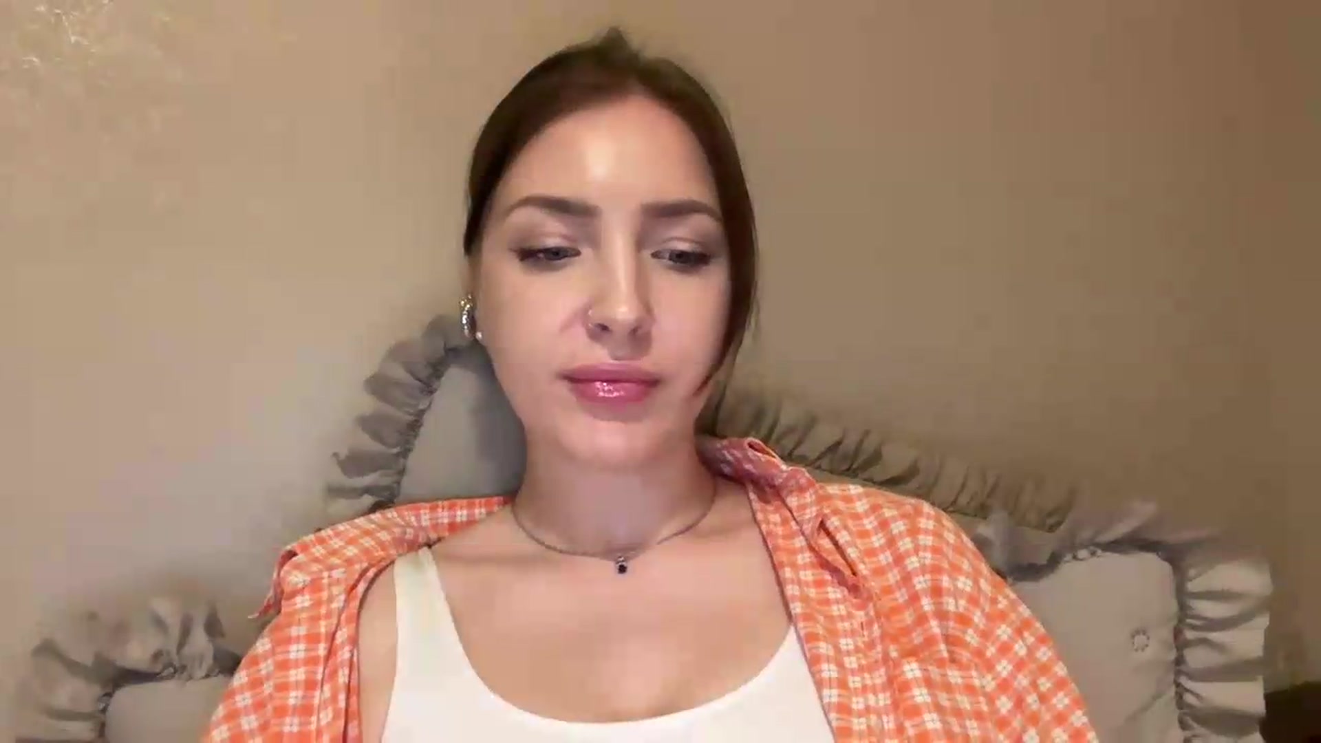 Gallery image thumbnail from Di_Pearl's myfreecams stream on, 05/19/2026, 22:14 image 13 of 20