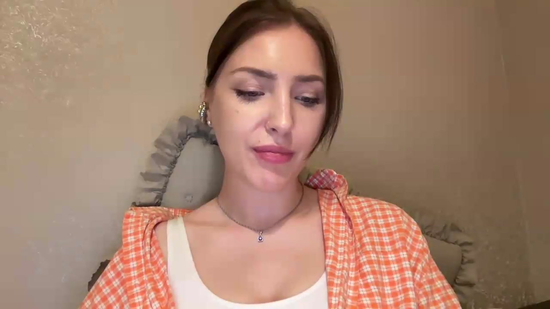 Gallery image thumbnail from Di_Pearl's myfreecams stream on, 05/19/2026, 22:14 image 10 of 20