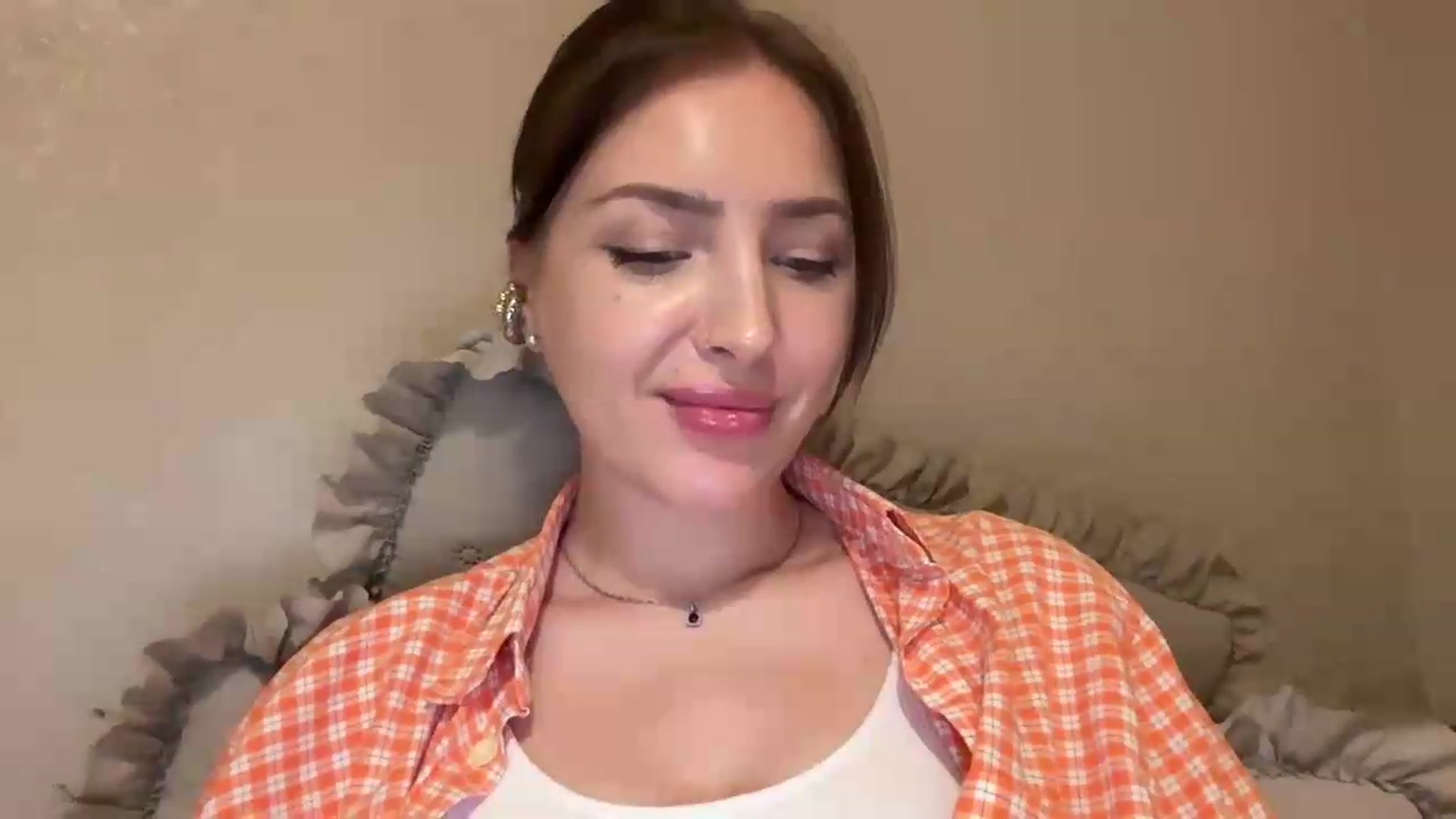 Gallery image thumbnail from Di_Pearl's myfreecams stream on, 05/19/2026, 22:14 image 19 of 20