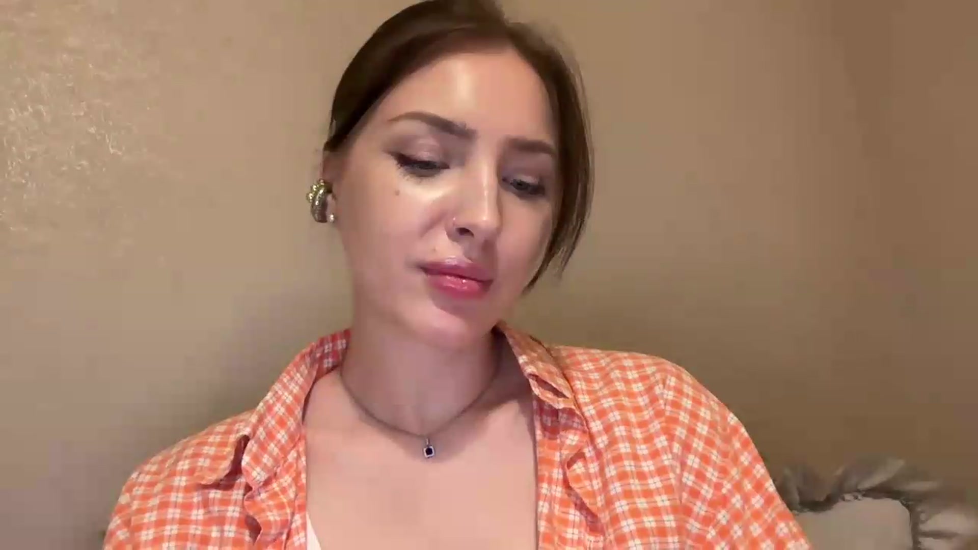 Gallery image thumbnail from Di_Pearl's myfreecams stream on, 05/19/2026, 22:14 image 16 of 20