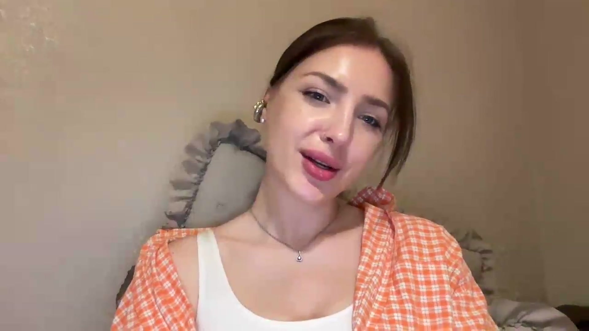 Gallery image thumbnail from Di_Pearl's myfreecams stream on, 05/19/2026, 22:14 image 7 of 20