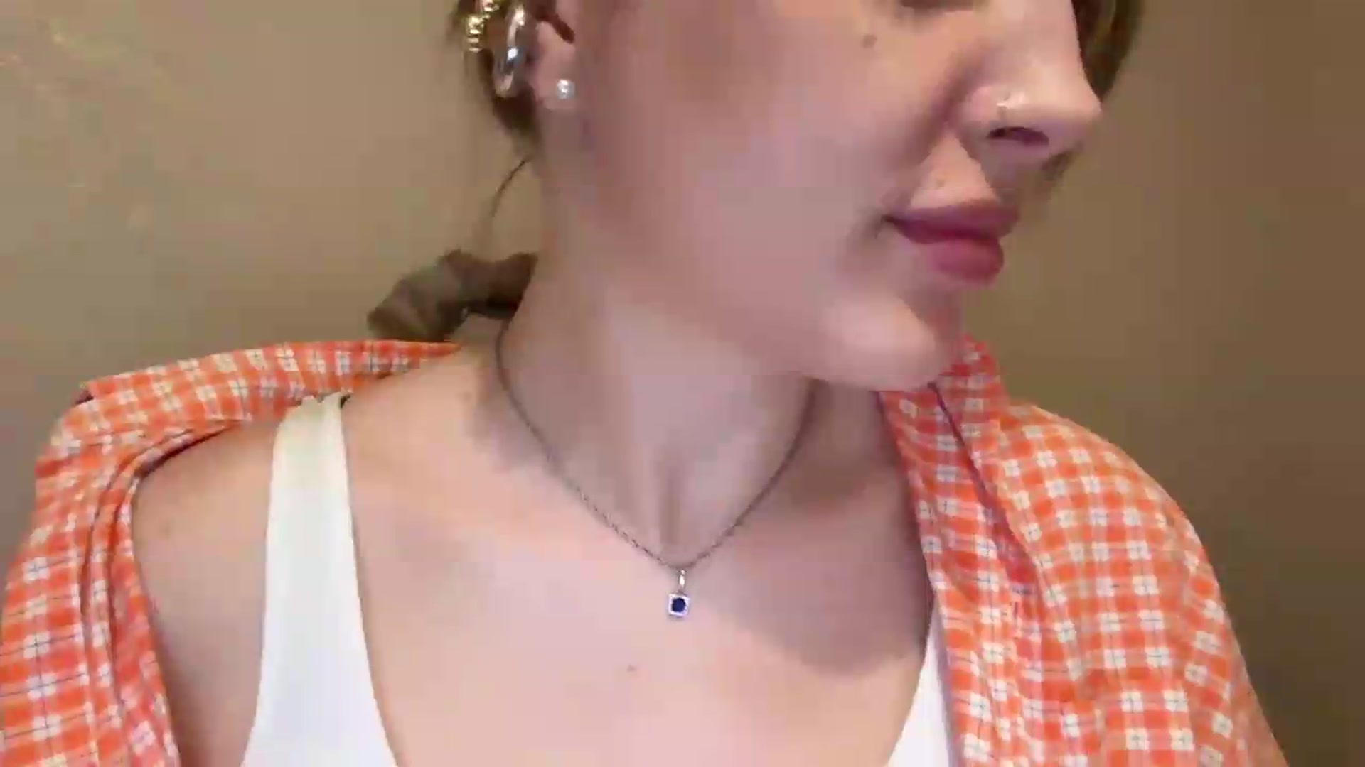 Gallery image thumbnail from Di_Pearl's myfreecams stream on, 05/19/2026, 22:14 image 9 of 20