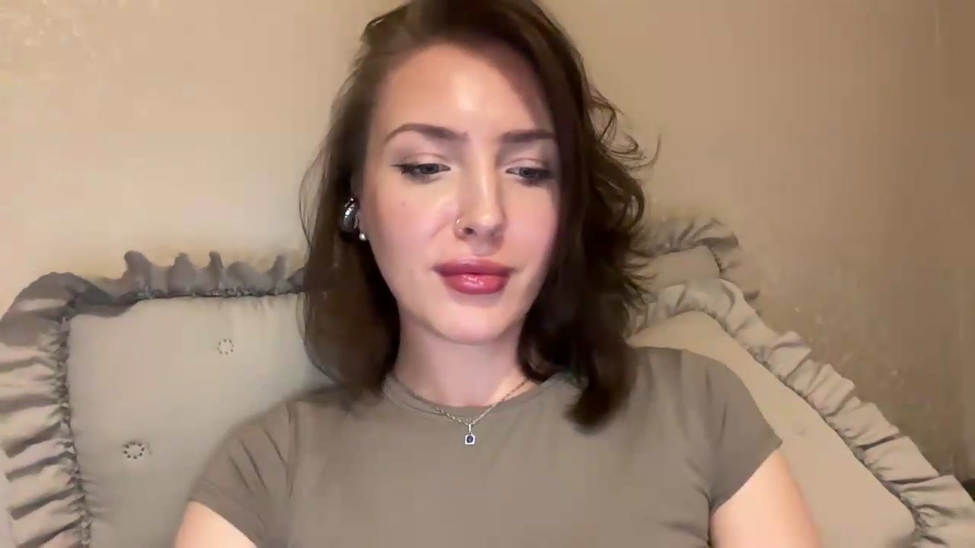 Gallery image thumbnail from Di_Pearl's myfreecams stream on, 05/20/2026, 19:25 image 13 of 20
