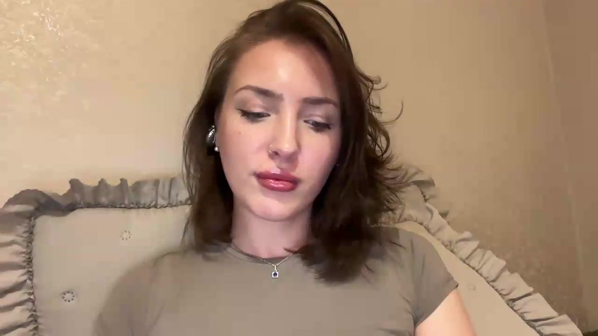 Gallery image thumbnail from Di_Pearl's myfreecams stream on, 05/20/2026, 19:25 image 3 of 20
