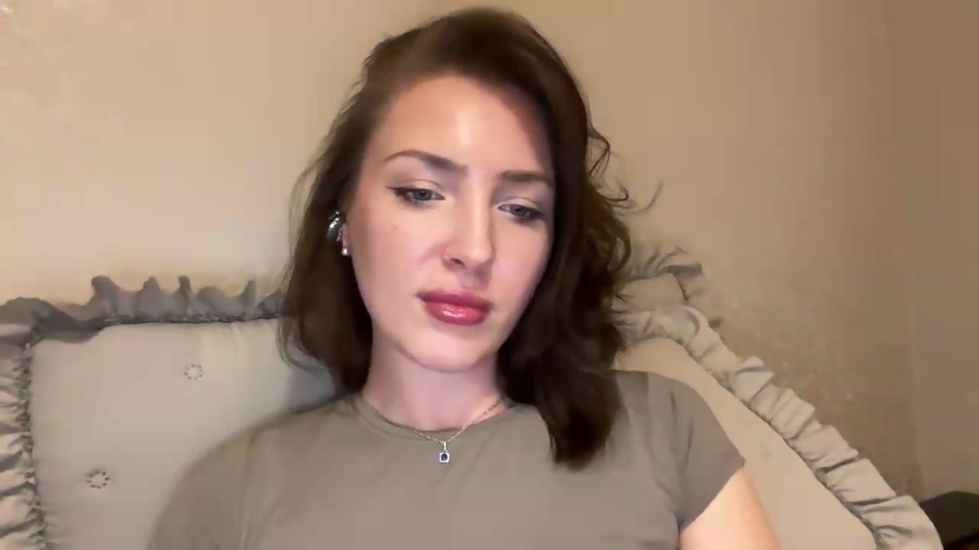 Gallery image thumbnail from Di_Pearl's myfreecams stream on, 05/20/2026, 19:25 image 10 of 20