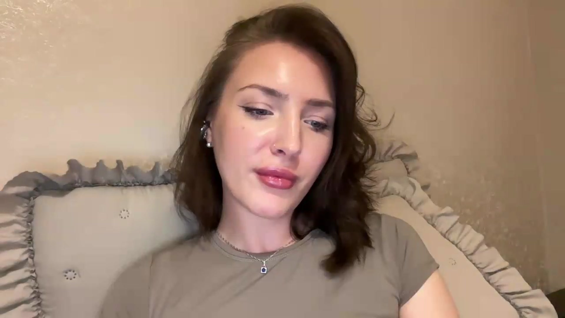 Gallery image thumbnail from Di_Pearl's myfreecams stream on, 05/20/2026, 19:25 image 11 of 20