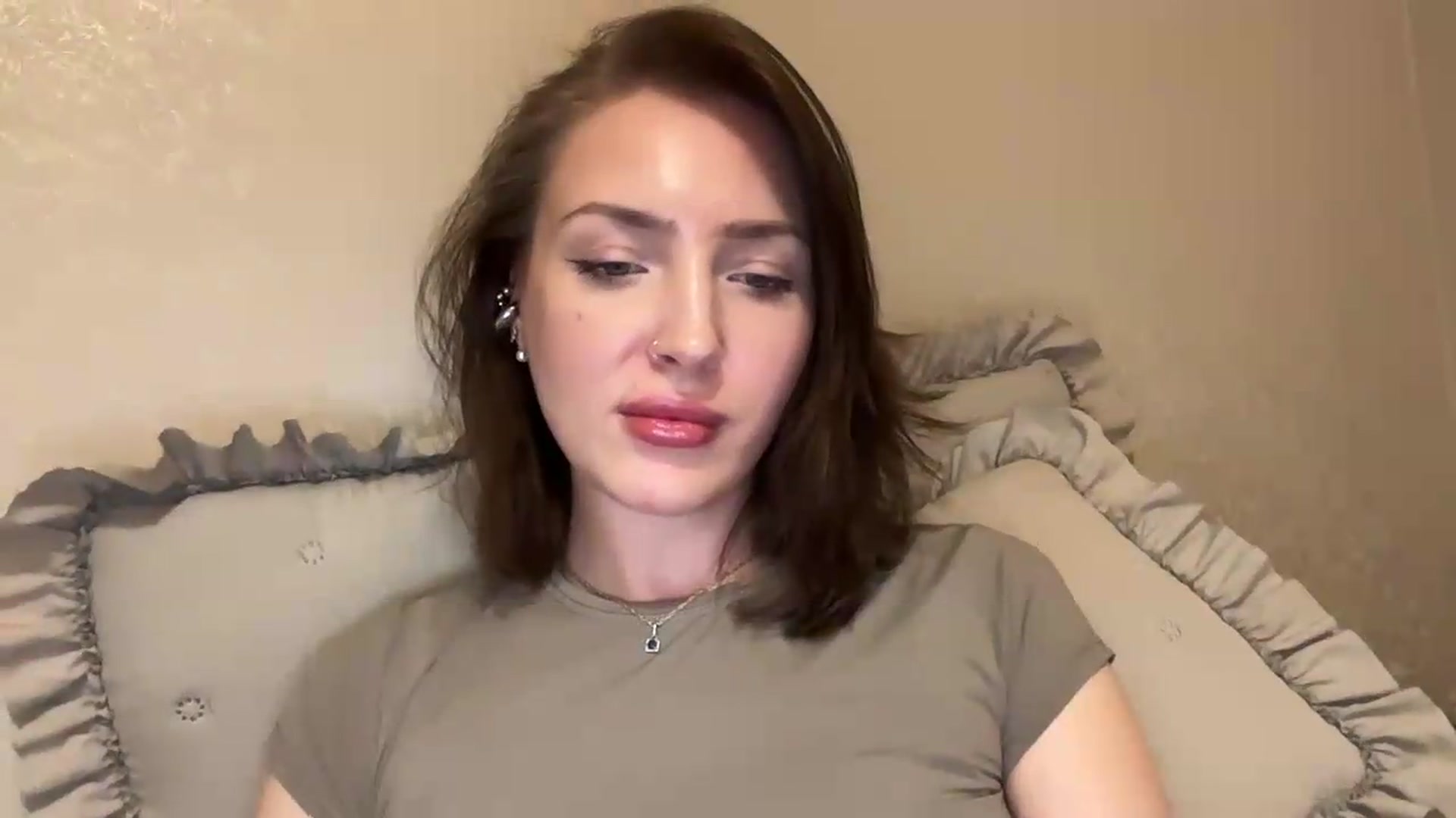 Gallery image thumbnail from Di_Pearl's myfreecams stream on, 05/20/2026, 19:25 image 17 of 20