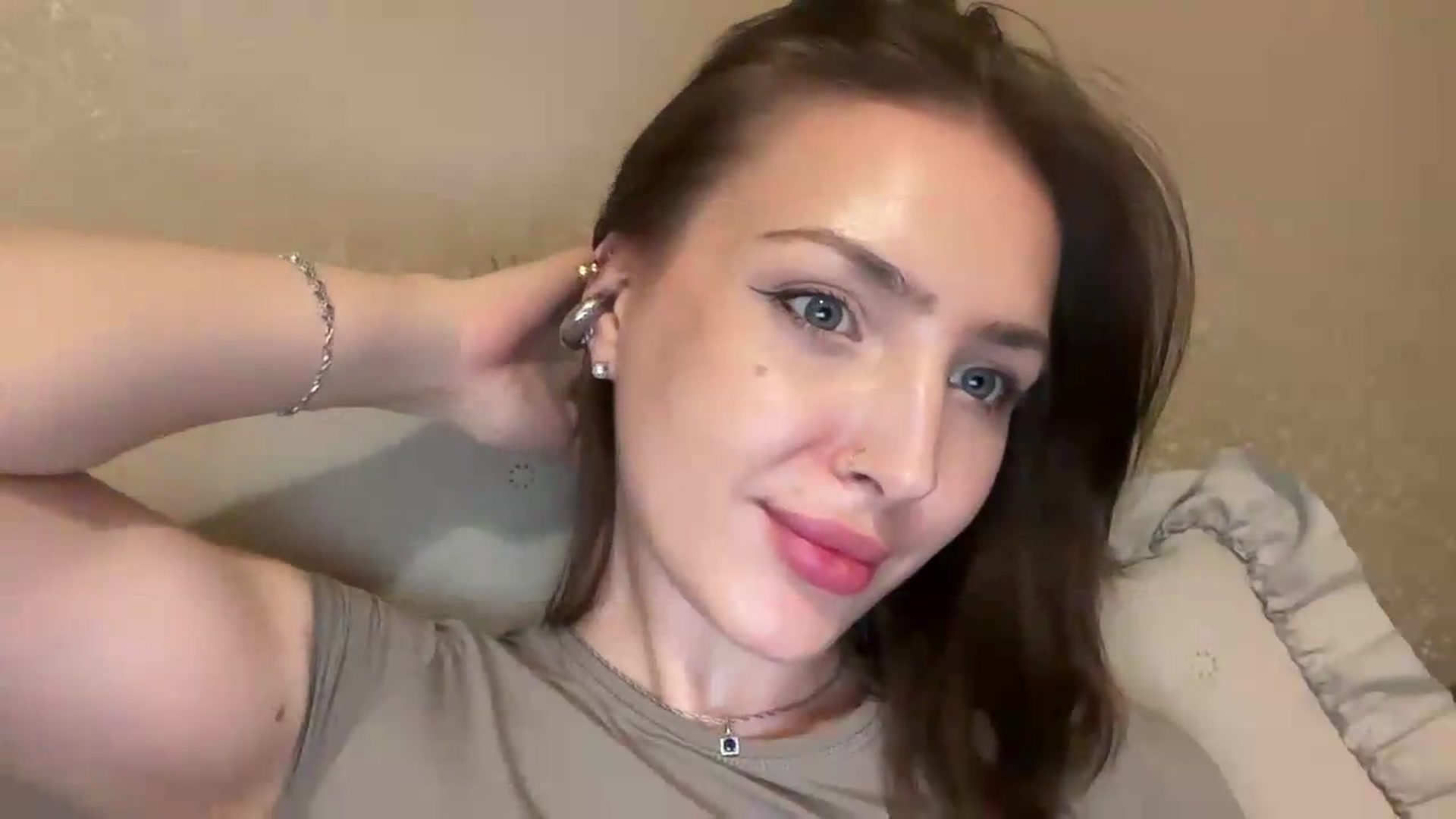 Gallery image thumbnail from Di_Pearl's myfreecams stream on, 05/20/2026, 22:21 image 15 of 20