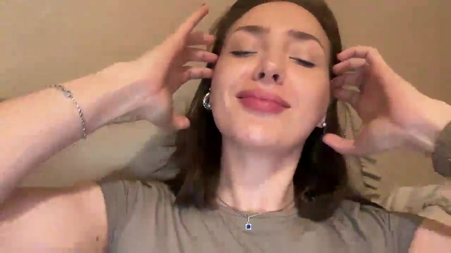 Gallery image thumbnail from Di_Pearl's myfreecams stream on, 05/20/2026, 22:21 image 13 of 20