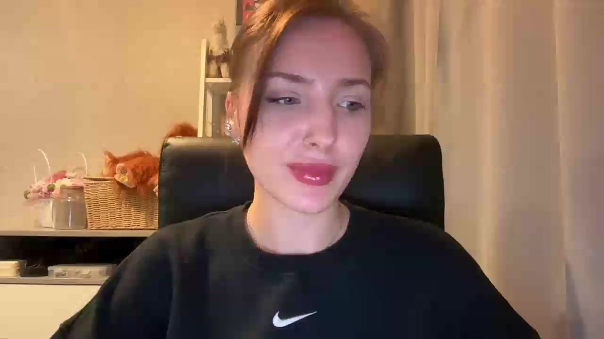 Gallery image thumbnail from Di_Pearl's myfreecams stream on, 05/21/2026, 22:36 image 4 of 20