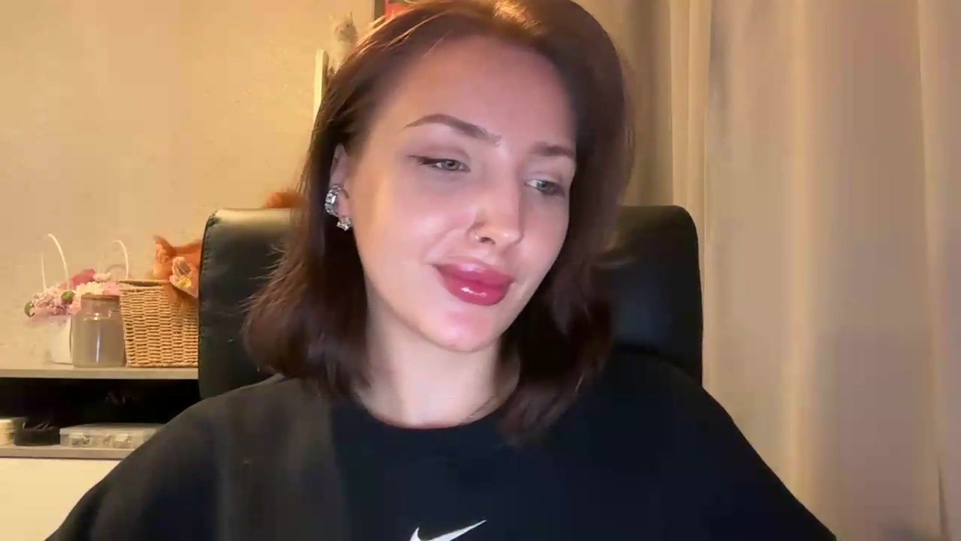 Gallery image thumbnail from Di_Pearl's myfreecams stream on, 05/21/2026, 22:36 image 6 of 20