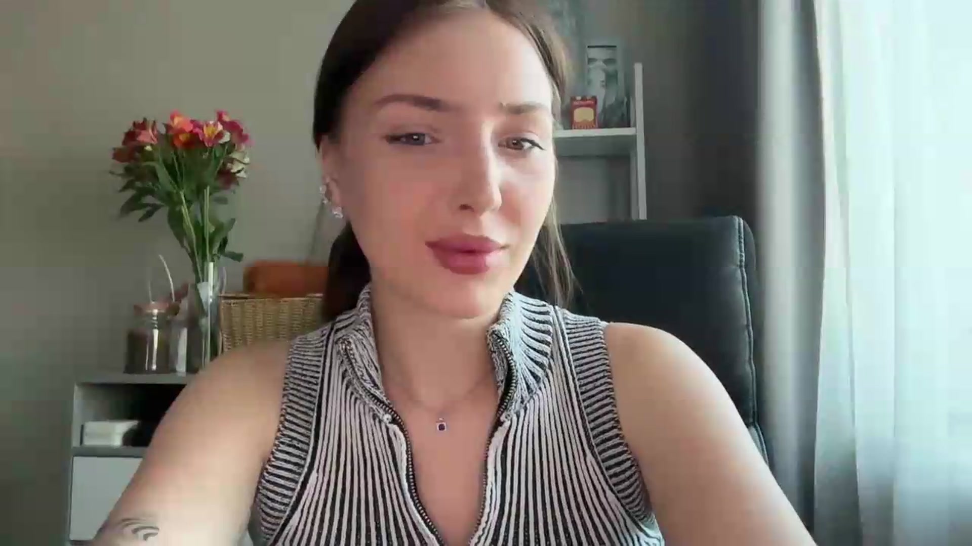 Gallery image thumbnail from Di_Pearl's myfreecams stream on, 05/22/2026, 16:40 image 3 of 20