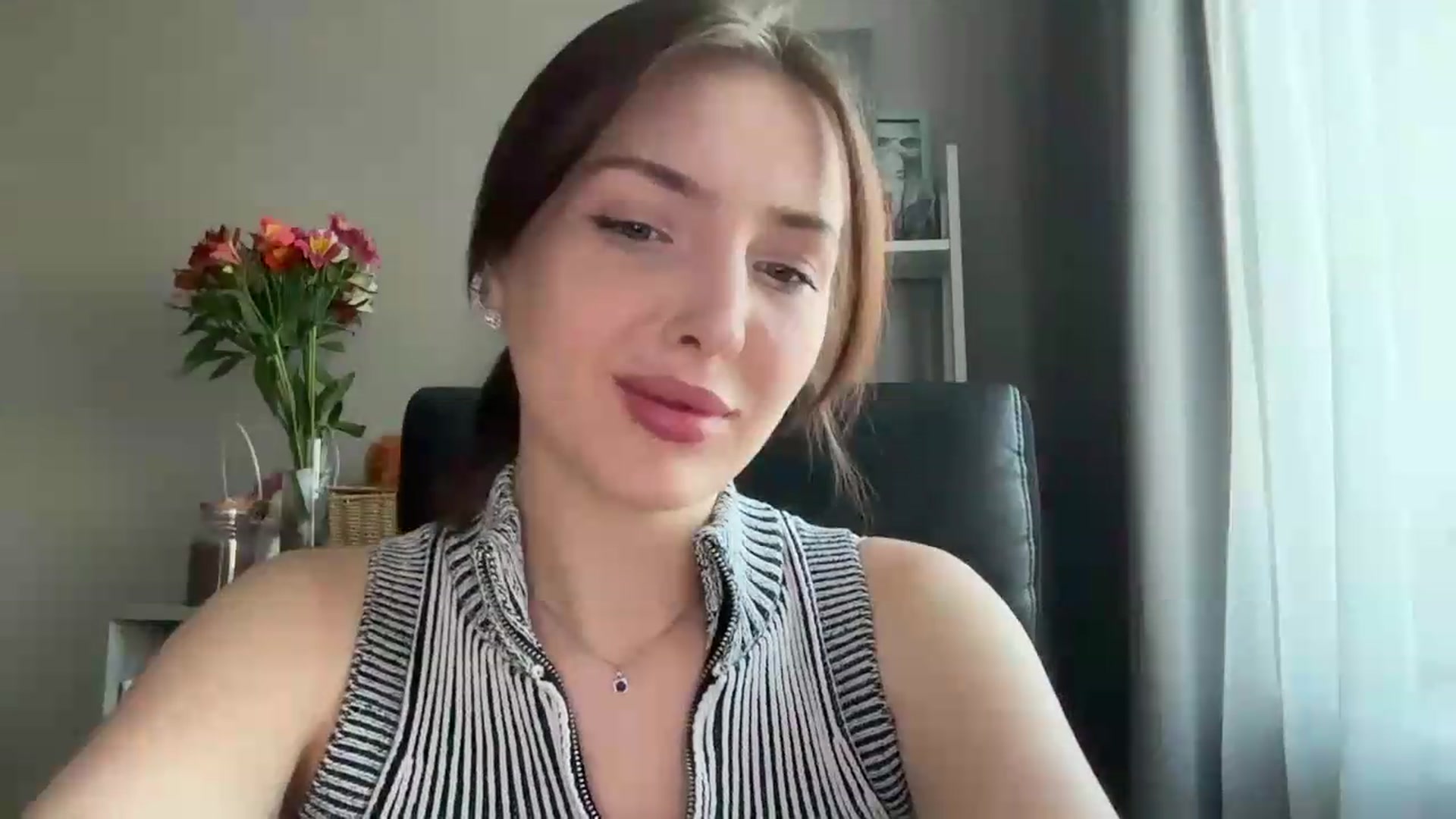 Gallery image thumbnail from Di_Pearl's myfreecams stream on, 05/22/2026, 16:40 image 2 of 20