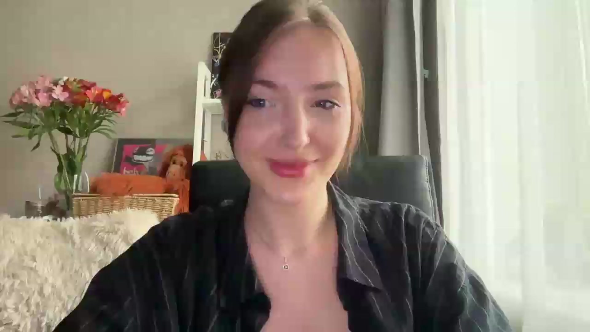 Gallery image thumbnail from Di_Pearl's myfreecams stream on, 05/25/2026, 16:30 image 15 of 20