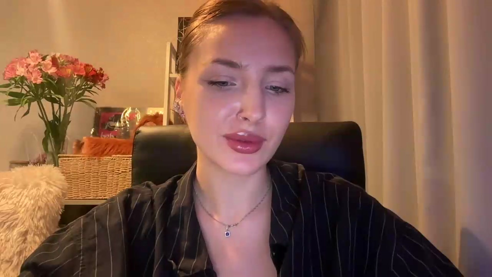 Gallery image thumbnail from Di_Pearl's myfreecams stream on, 05/25/2026, 22:19 image 6 of 20