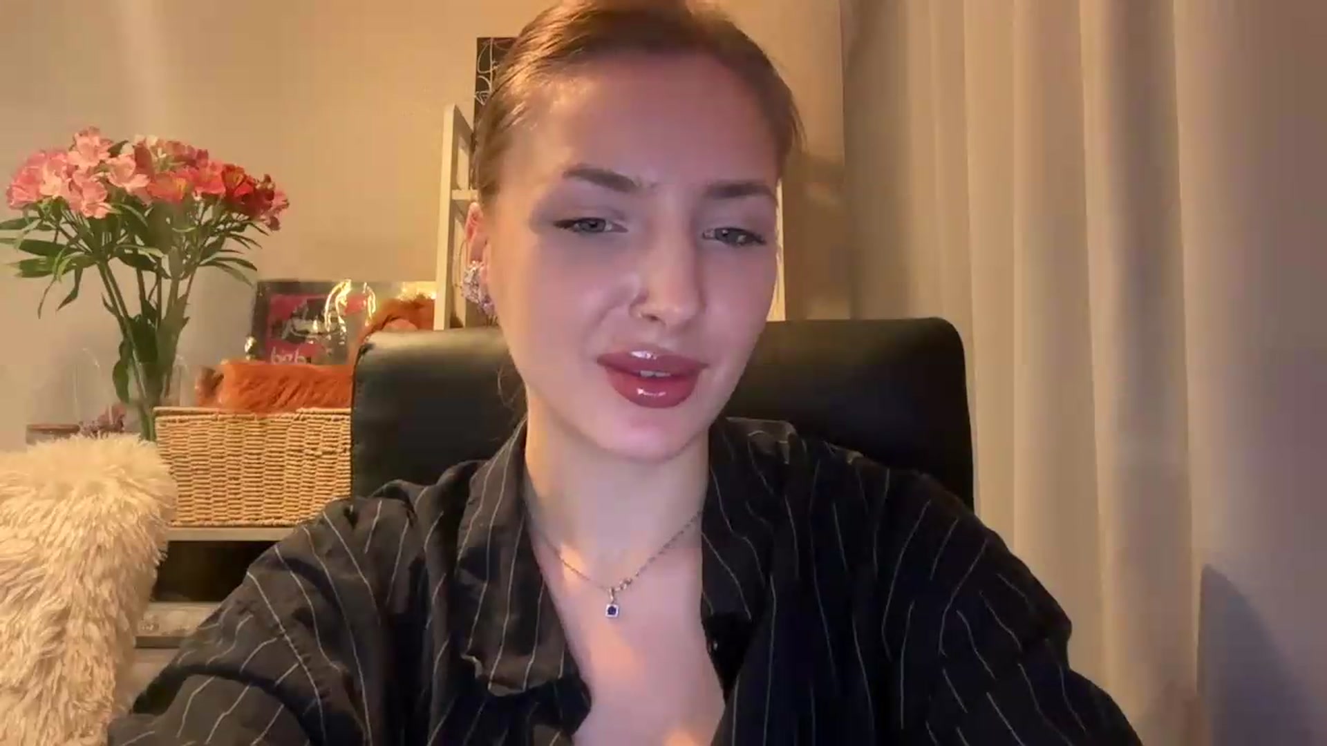 Gallery image thumbnail from Di_Pearl's myfreecams stream on, 05/25/2026, 22:19 image 2 of 20