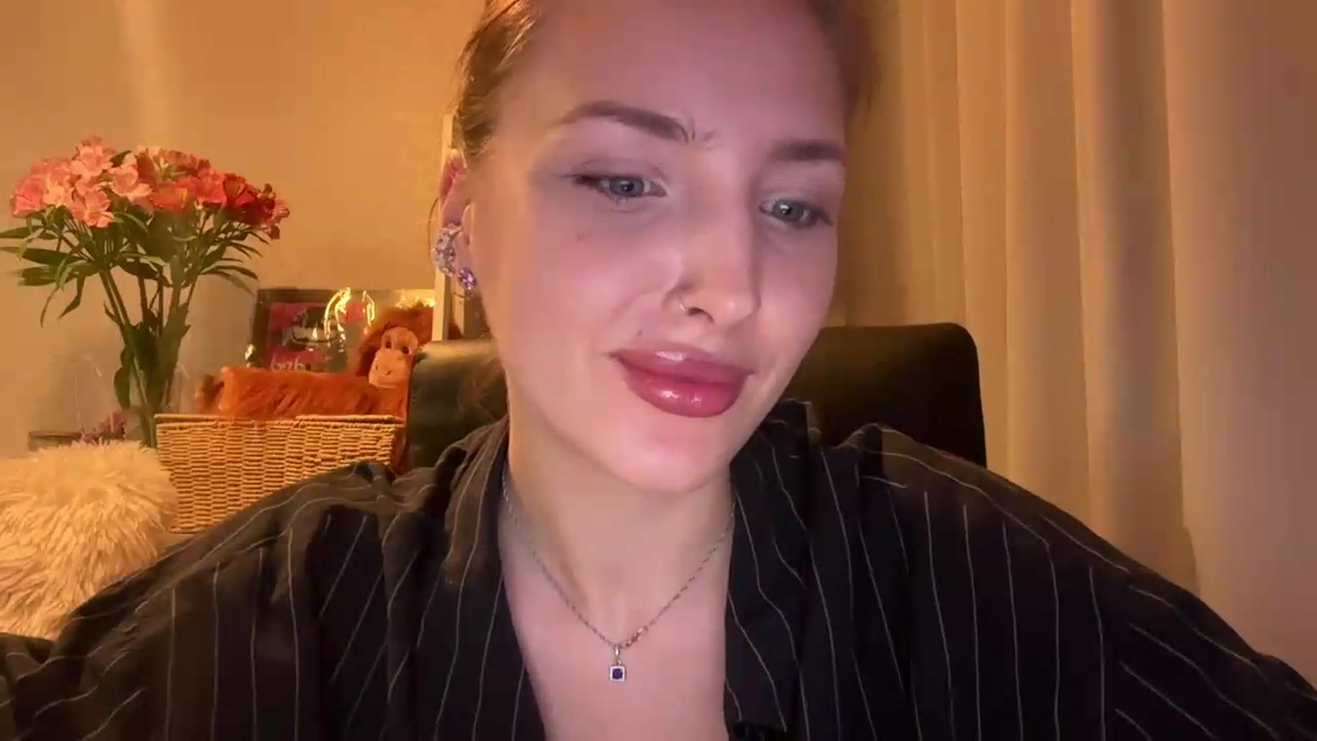 Gallery image thumbnail from Di_Pearl's myfreecams stream on, 05/25/2026, 22:19 image 3 of 20