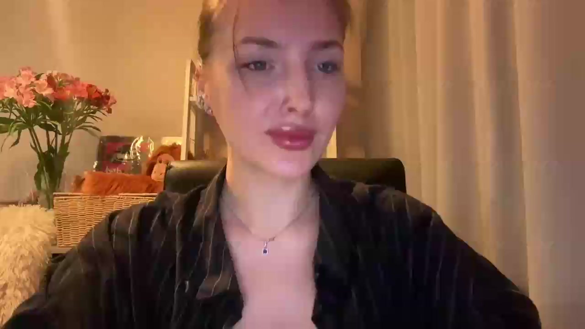 Gallery image thumbnail from Di_Pearl's myfreecams stream on, 05/25/2026, 22:19 image 7 of 20